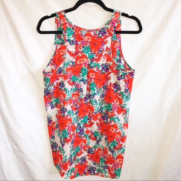 Women’s Razor Back Loose Fitting Tank Size Medium - Picture 2 of 4